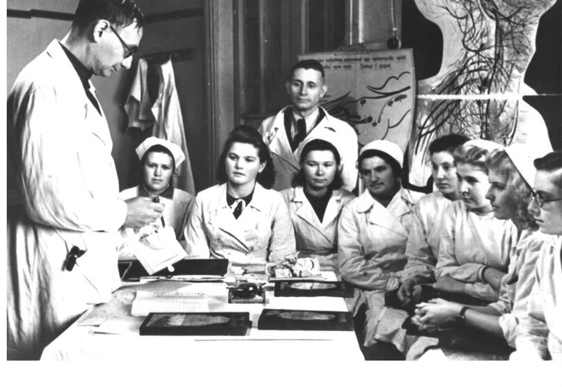 Первый медицинский фото 70 лет назад Ярославский медицинский институт распахнул свои двери для первых ст