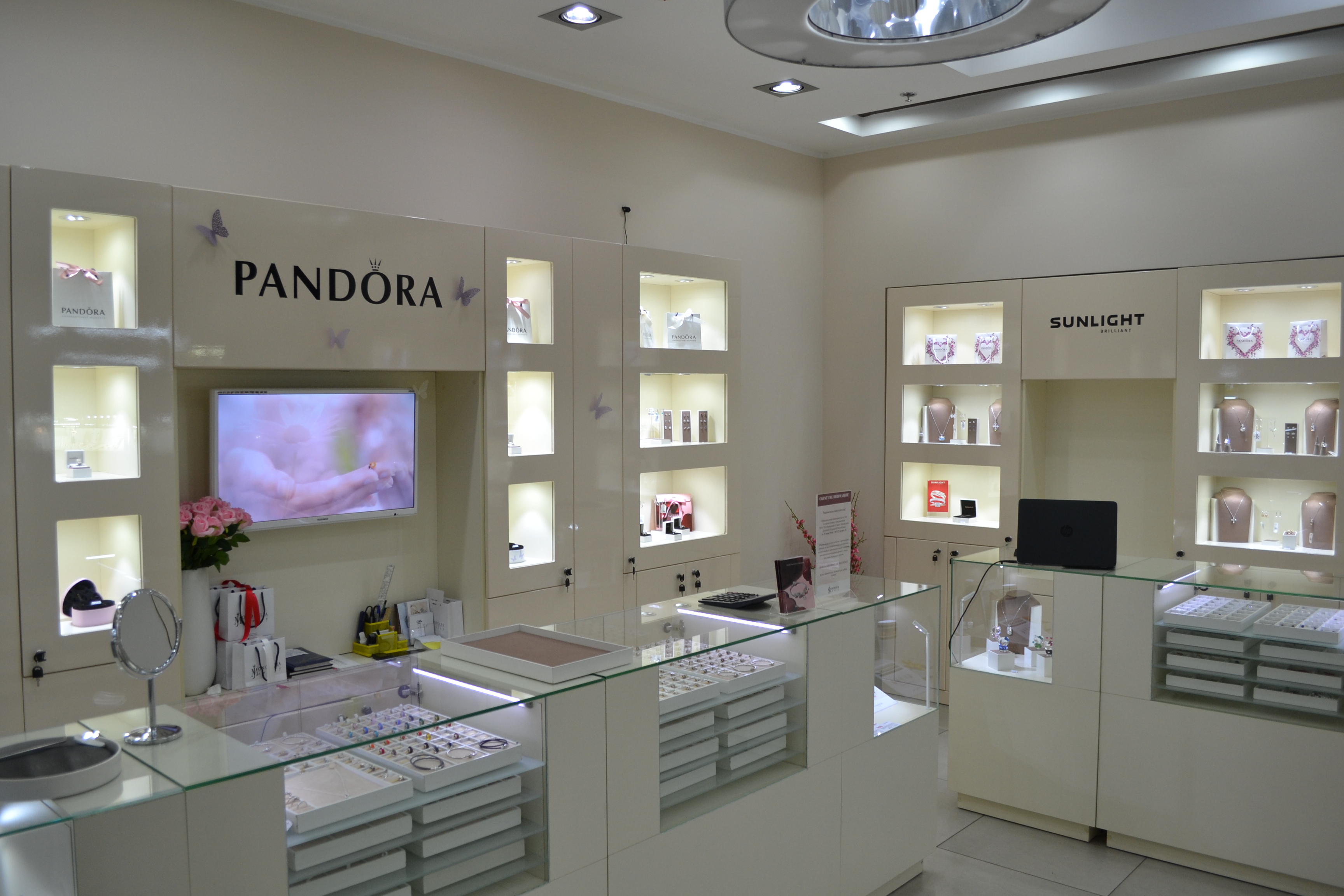 Первый музыкальный магазин ул артема 51а фото Отзывы о "Monopolia Jewelry", Донецк, улица Артёма, 51А - Яндекс Карты