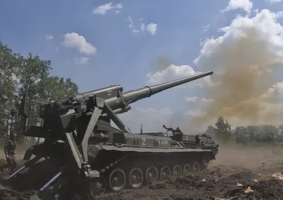 Пион военная техника фото Расчеты 203-мм самоходных артиллерийских установок "Малка" в ходе специальной во