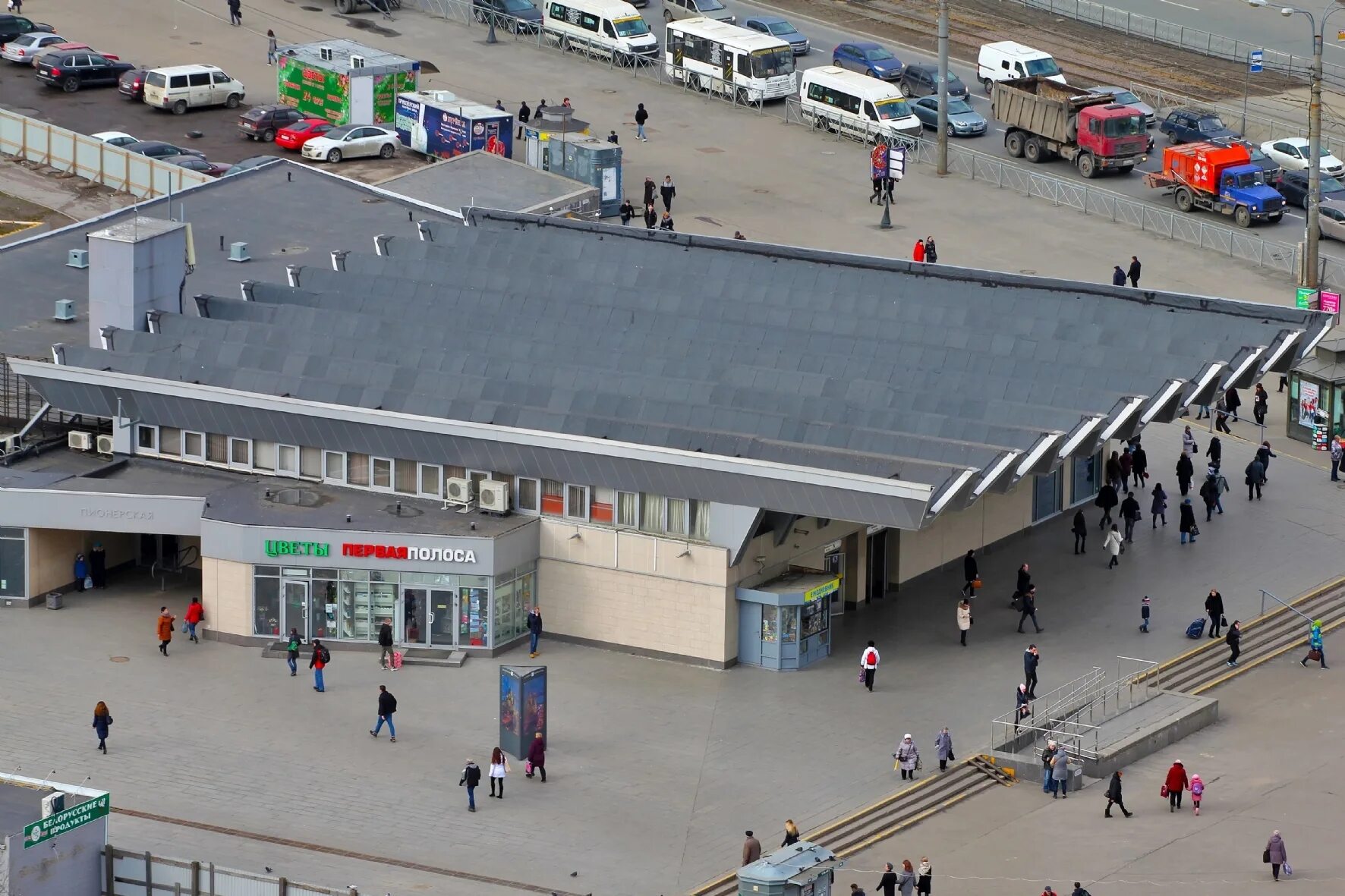 Пионерская метро санкт петербург фото В Петербурге закроют на ремонт еще одну станцию метро - РБК