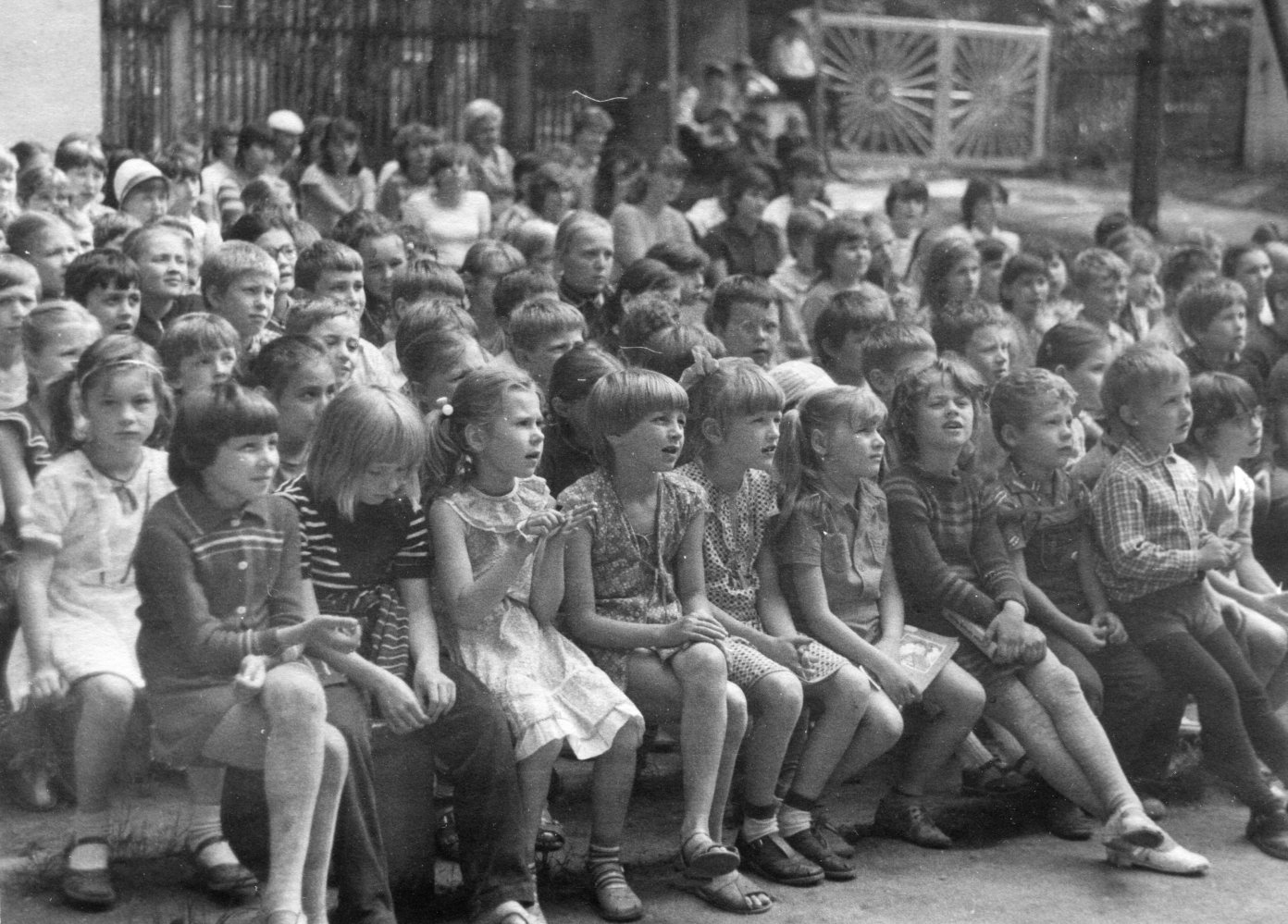 Пионерские лагеря старые фото Фотография № 26 - " 1985 2я смена", место сьемки - Пионерский лагерь " Весна " (