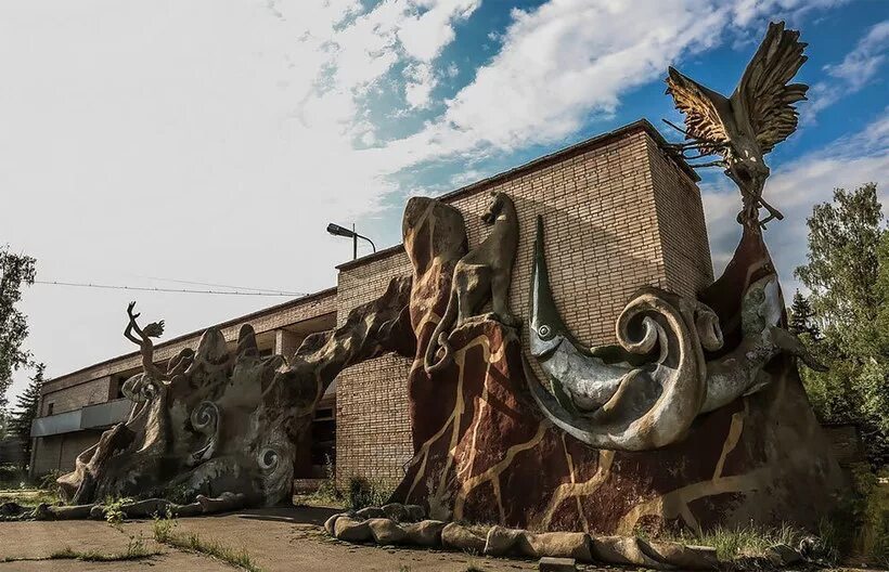 Пионерский лагерь сказка фото Заброшенный пионерский лагерь "Сказка" - очень странное и красивое место