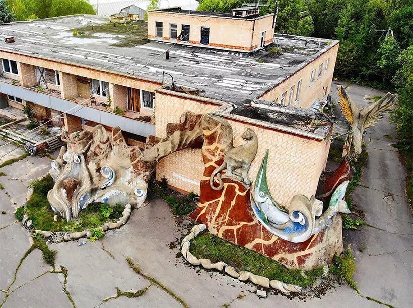 Пионерский лагерь сказка старые фото Заброшенный пионерский лагерь "Сказка" - очень странное и красивое место