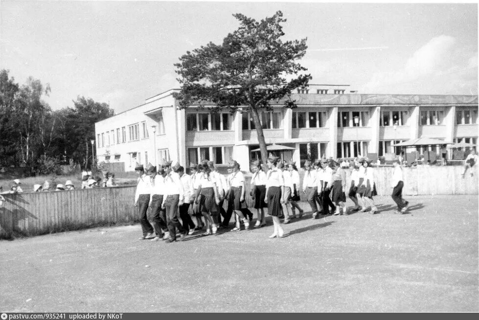 Пионерский лагерь солнечный фото Пионерский лагерь "Солнечный". Вид на столовую - Фотографии прошлого