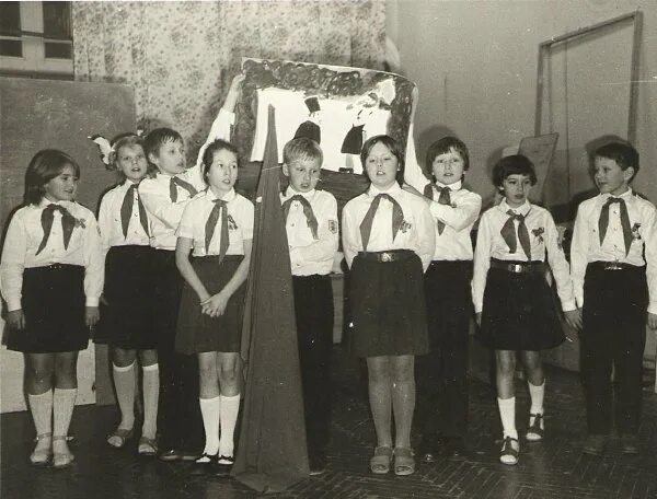 Пионерский старые фото Кировские пионеры. Поздравляем всех причастных с Днём пионерии! Фото В. Вологжан