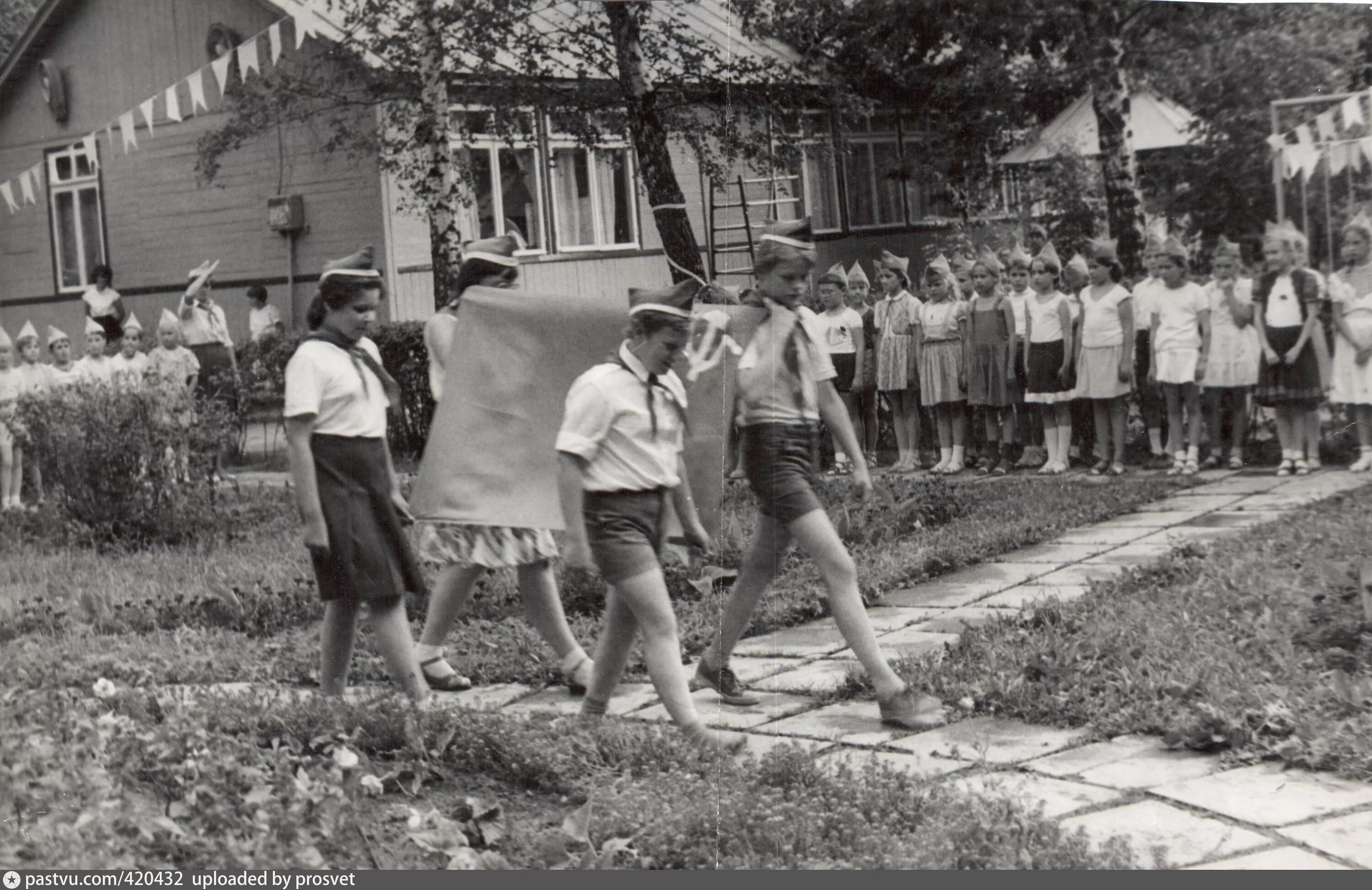 Пионерский старые фото П/л "Искра". Линейка - Retro photos