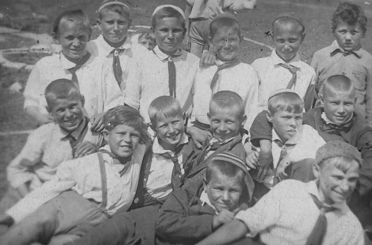 Пионеры старые фото Ура, каникулы!" или как в 1935 году отмечали окончание учебного года Объединенны