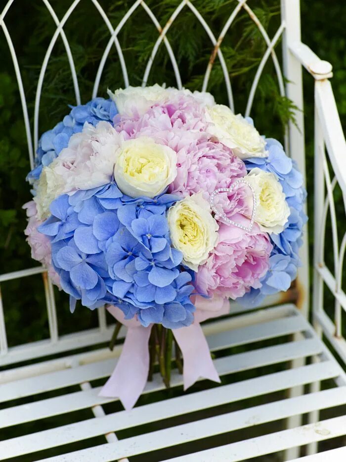 Пионы и гортензии фото Five Beautiful Flowers for your Wedding Bouquet Wedding bouquets, Flower bouquet