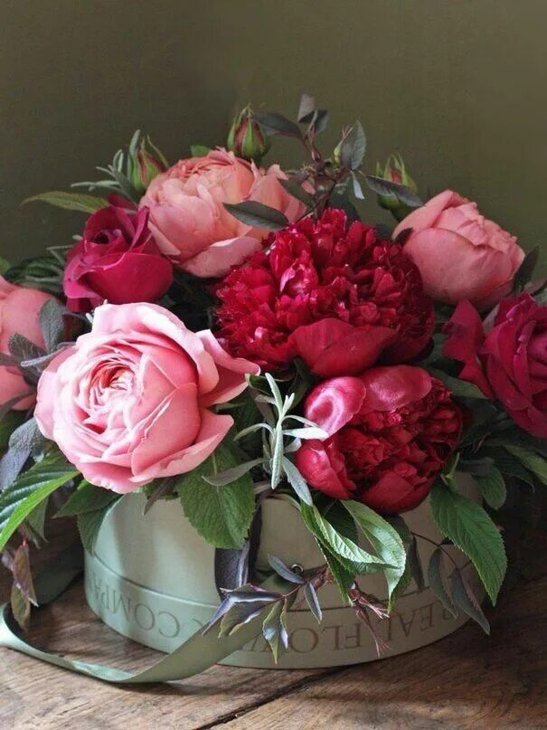 Пионы поздравление с днем рождения фото Pin on интерьер Flower arrangements, Beautiful flower arrangements, Real flowers