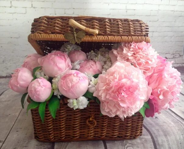 Пионы в корзине фото Delightful basket of peonies from Sasha Mokina https://vk.com/by_sanushka by my 