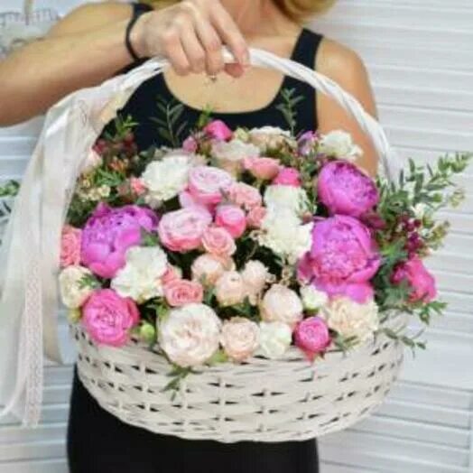 Пионы в корзине фото Сборная корзина пионы и пионовидные розы R767, Flowers and presents Moscow, buy 
