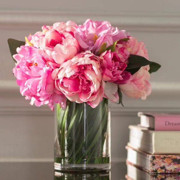 Пионы в вазе фото Peonies Arranged in Glass Vase with Grass Peony arrangement, Flower arrangements