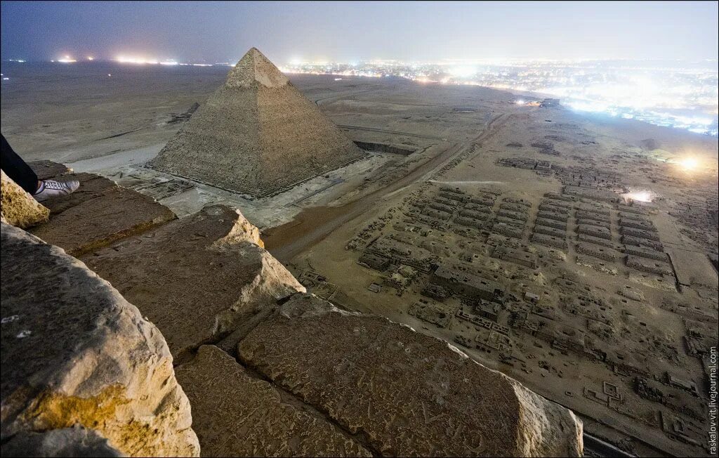 Пирамида хеопса фото снаружи вблизи On top of the Great Pyramid Great pyramid of giza, Pyramids of giza, Pyramids