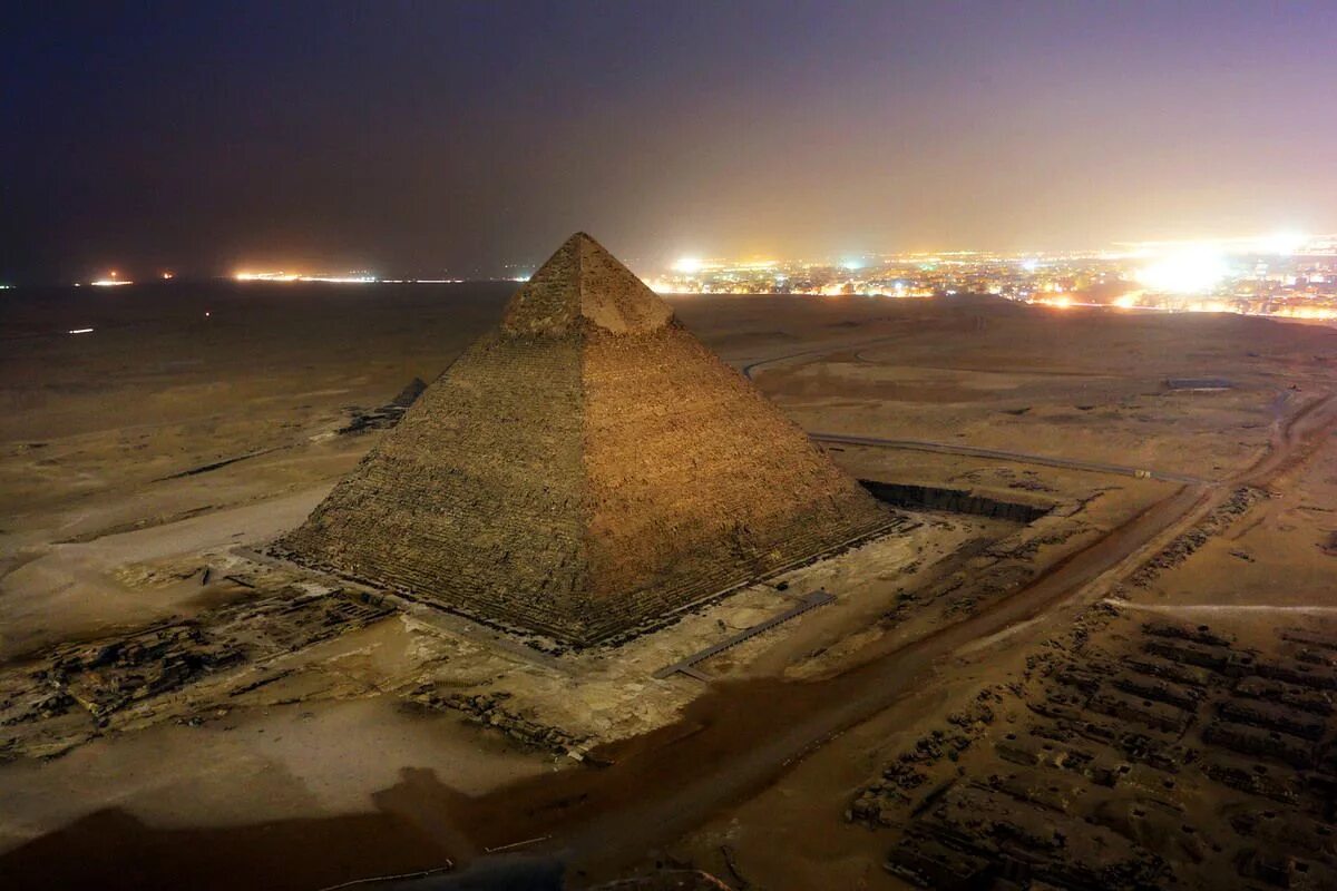 Пирамида хеопса фото снаружи вблизи LOOK: Russian Skywalker's Amazing Pics On Top Of Egypt's Great Pyramid