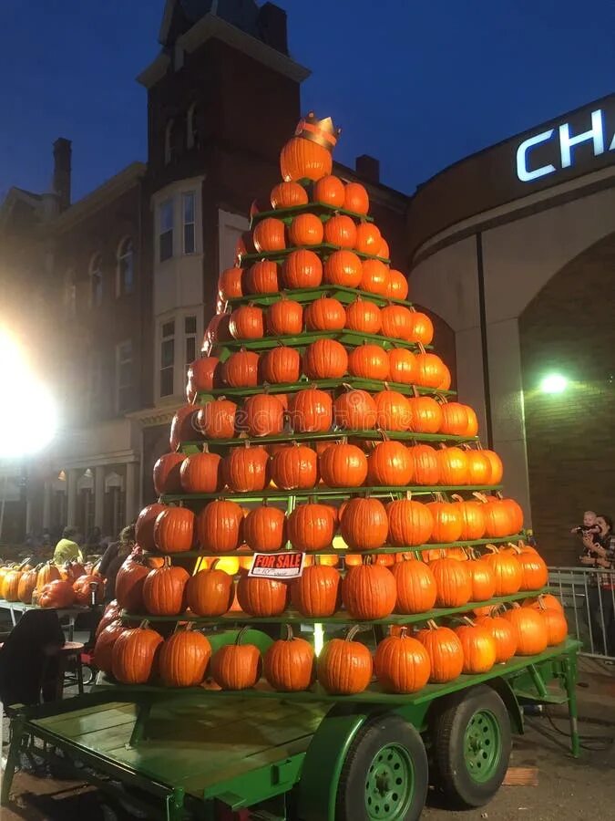 Пирамида из тыквы рязань фото Christmas Pumpkin Tree Pyramid Ohio Editorial Stock Image - Image of ohio, pumpk