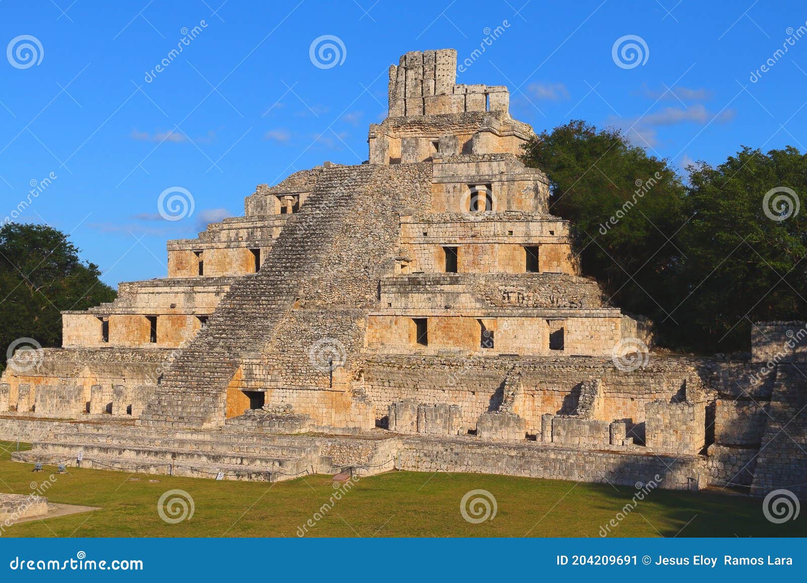 Пирамида майя фото Edzna Campeche пирамиды майя в Мексике XV Редакционное Фото - изображение насчит