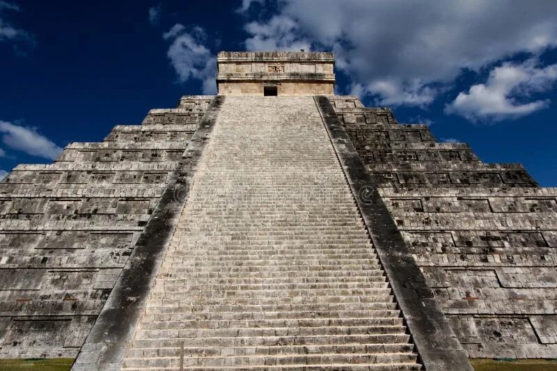Пирамида майя фото Mayan Pyramid at Chichen Itza Stock Photo - Image of mayas, crumbling: 38873014