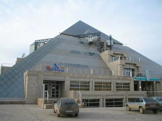 Пирамида московская ул 3 казань фото Развлекательный комплекс Пирамида - Picture of Entertainment Complex Piramida, K