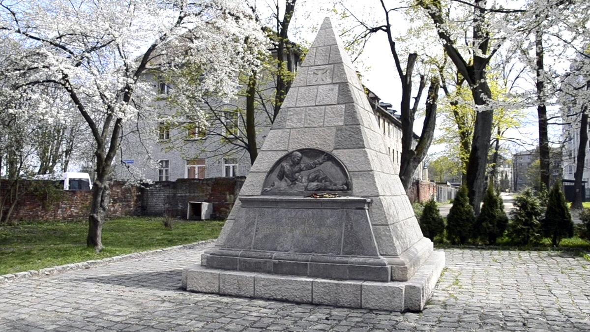 Пирамида ул черняховского 16 калининград фото 100 лет назад в Кёнигсберге начали строить пирамиду Калининград. Инсайт Дзен