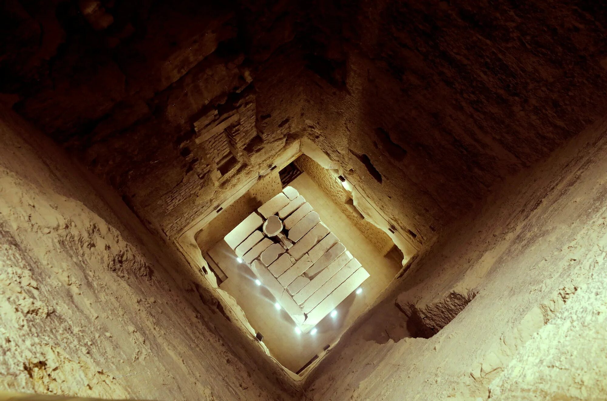 Пирамиды египта фото внутри и снаружи Stunning Photos Show What It's Like Inside Djoser Pyramid in Egypt - Business In
