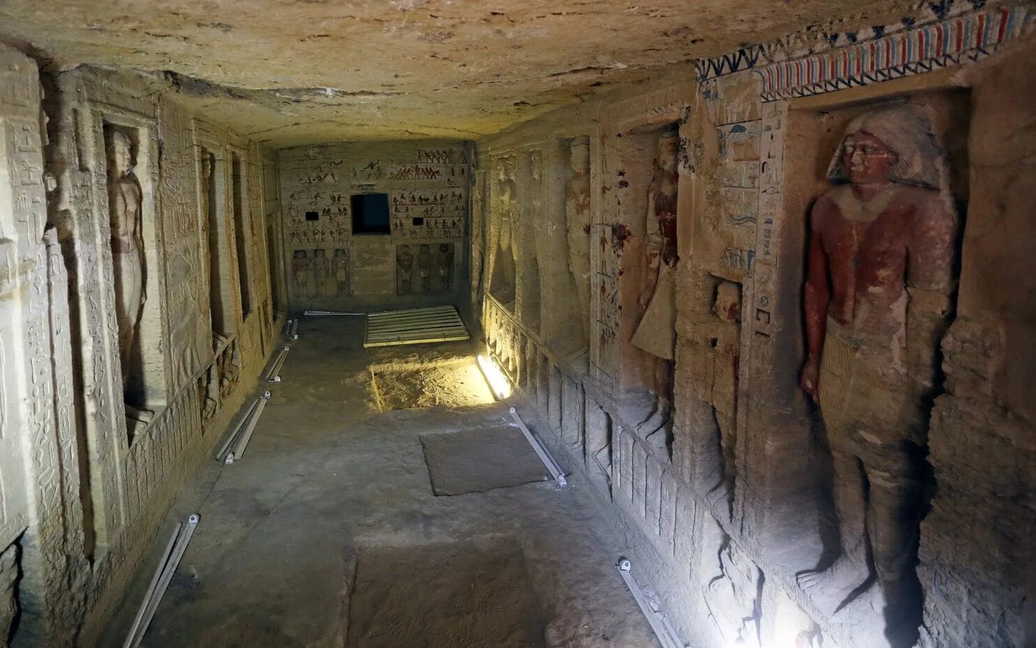 Пирамиды египта фото внутри и снаружи Stunning Photos Show 'One of a Kind' 4,400-Year-Old Tomb Just Discovered in Egyp