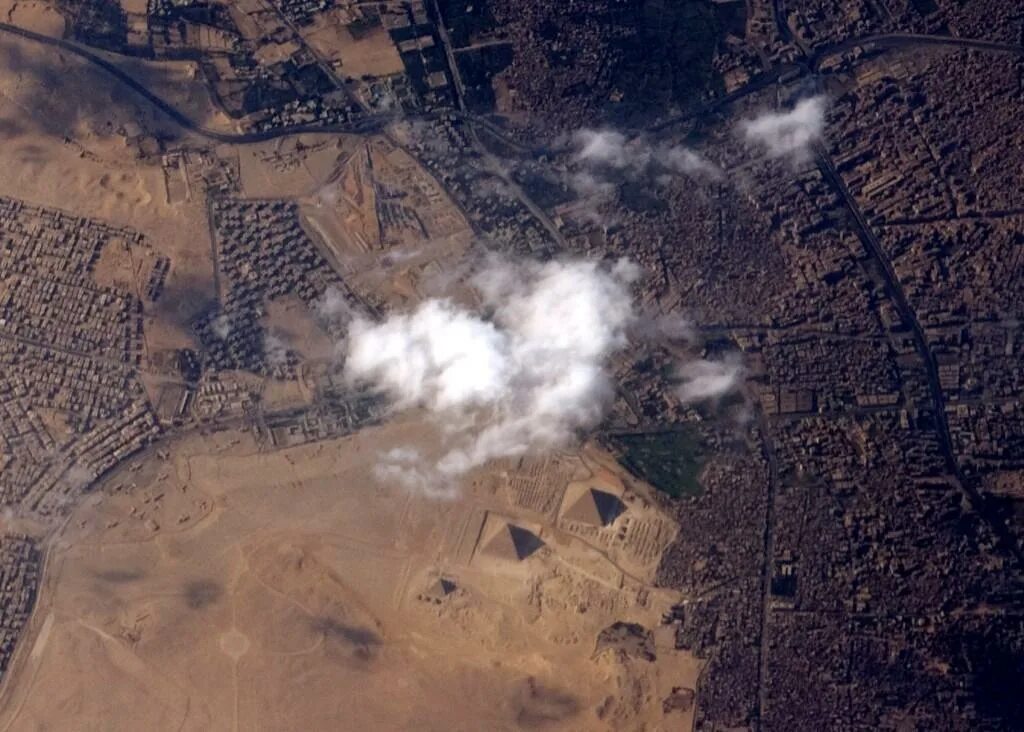Пирамиды из космоса фото Great Pyramids! Egyptian Monuments Spotted From Space