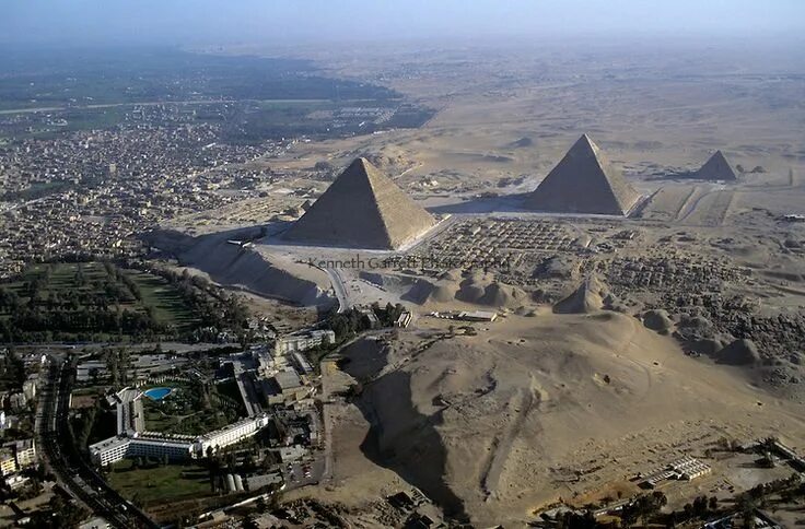 Пирамиды с самолета фото Aerial view of the Giza Pyramids in Egypt