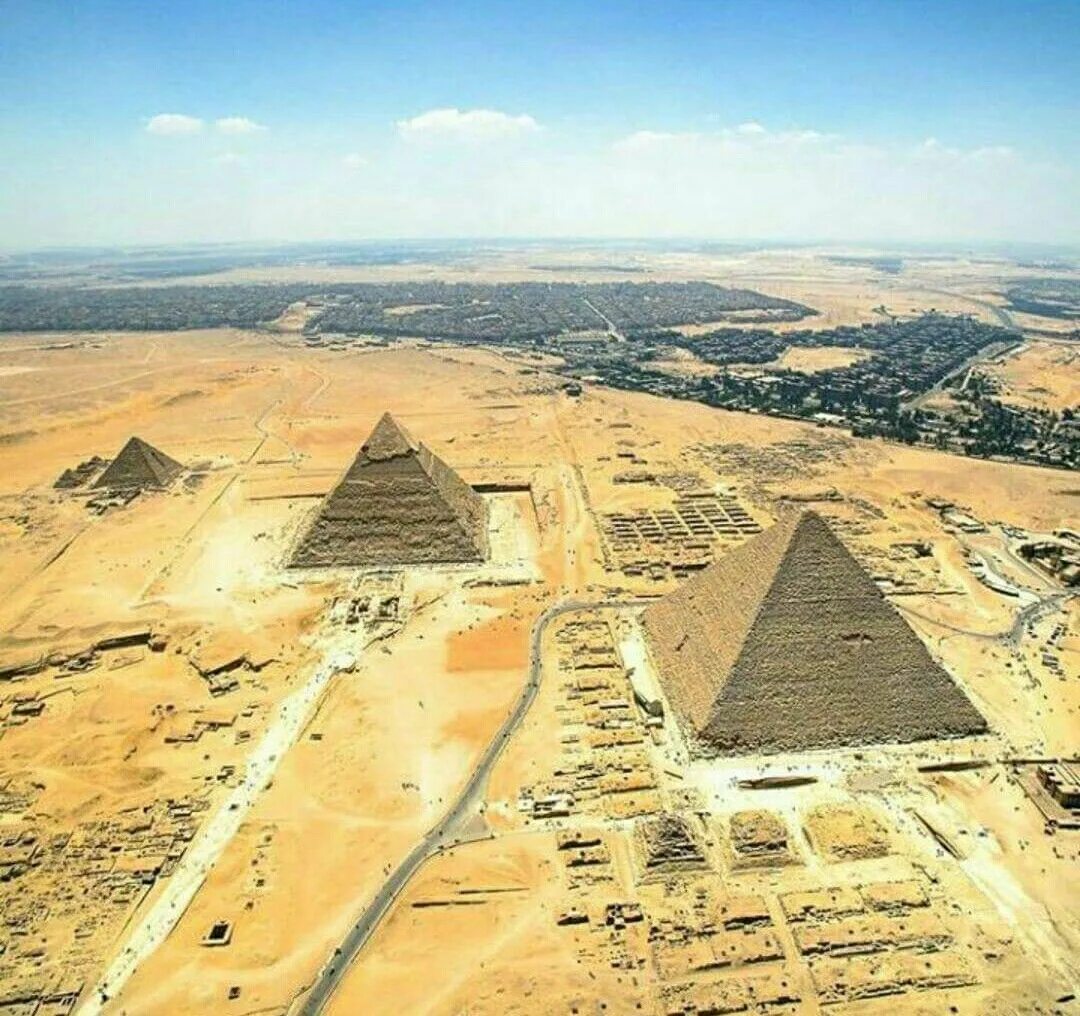 Пирамиды с самолета фото Giza Egypte Aerial photography drone, Pyramids egypt, Pyramids