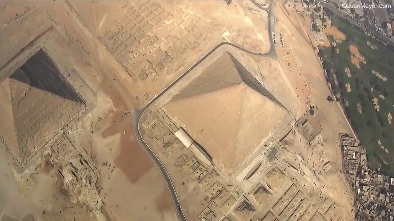 Пирамиды с самолета фото Skydiving Pyramids of Egypt by Juan Mayer - YouTube