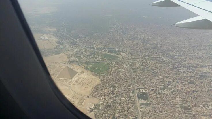 Пирамиды с самолета фото Пролетая над египетскими пирамидами Airplane view, Scenes, Views