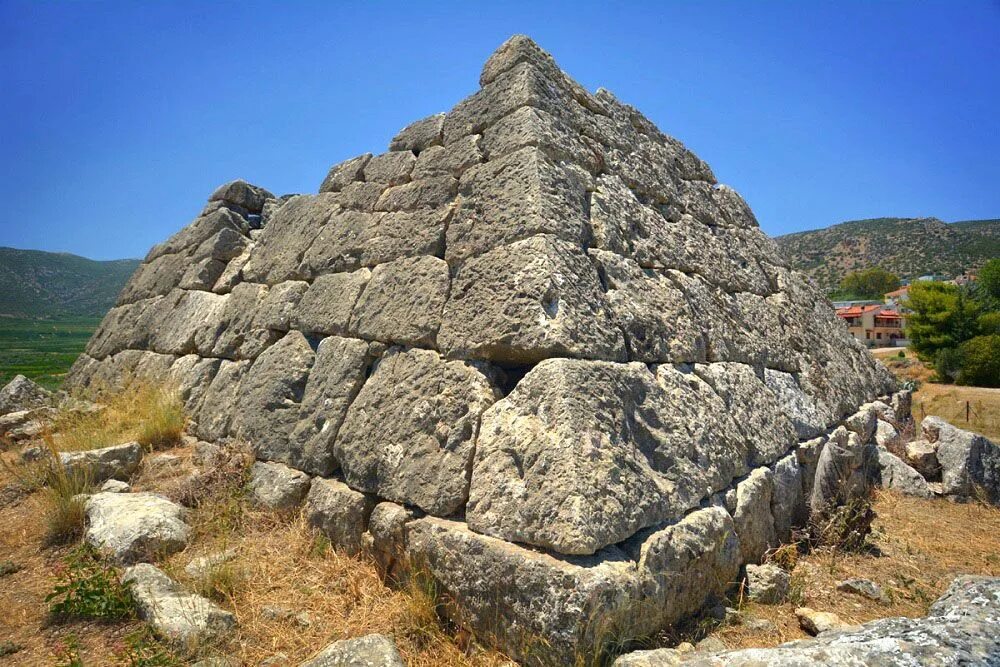 Пирамиды в крыму фото The Ancient Greek pyramid of Hellinikon Ancient buildings, Pyramids, Ancient arc
