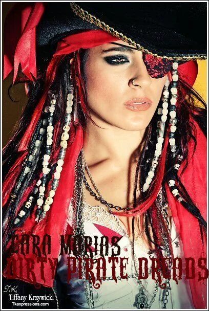 Пиратская прическа для девочки FREE DirtyPirateDreads CONTEST on We Heart It Pirate hair, Pirate woman, Dread h