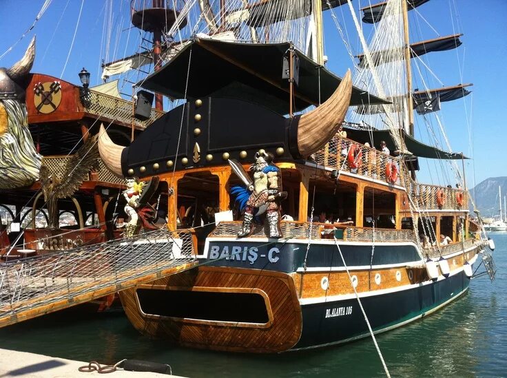 Пиратская яхта турция фото Have a sea tour in one of those pirates' time boats in Alanya - Antalya Turkey i