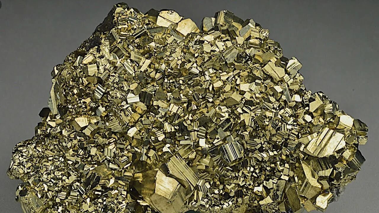 Пирит камень фото ✨ PYRITE CRYSTAL ✨ ATTRACTING ABUNDANCE // The ✨ GOLD ✨ of the Crystal Kingdom -