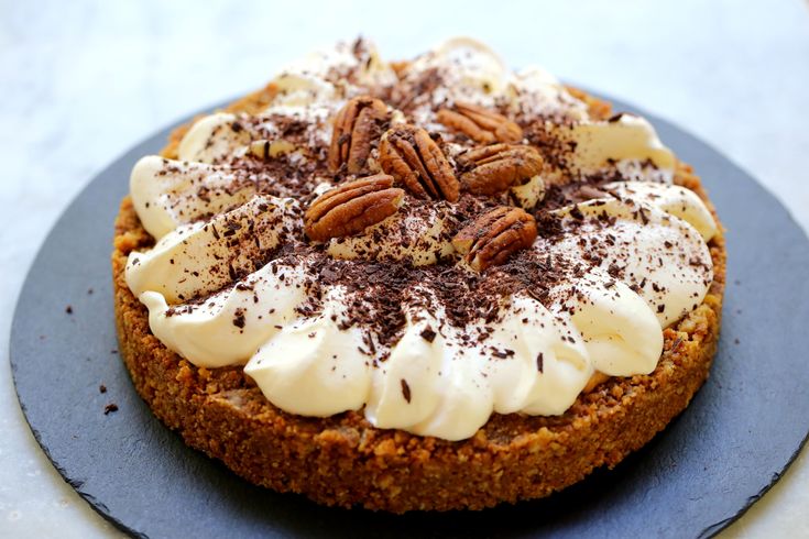 Пирог баноффи пай рецепт с фото Banoffee Pie - The Dessert Spoon Dessert presentation, Banoffee pie, Banoffee