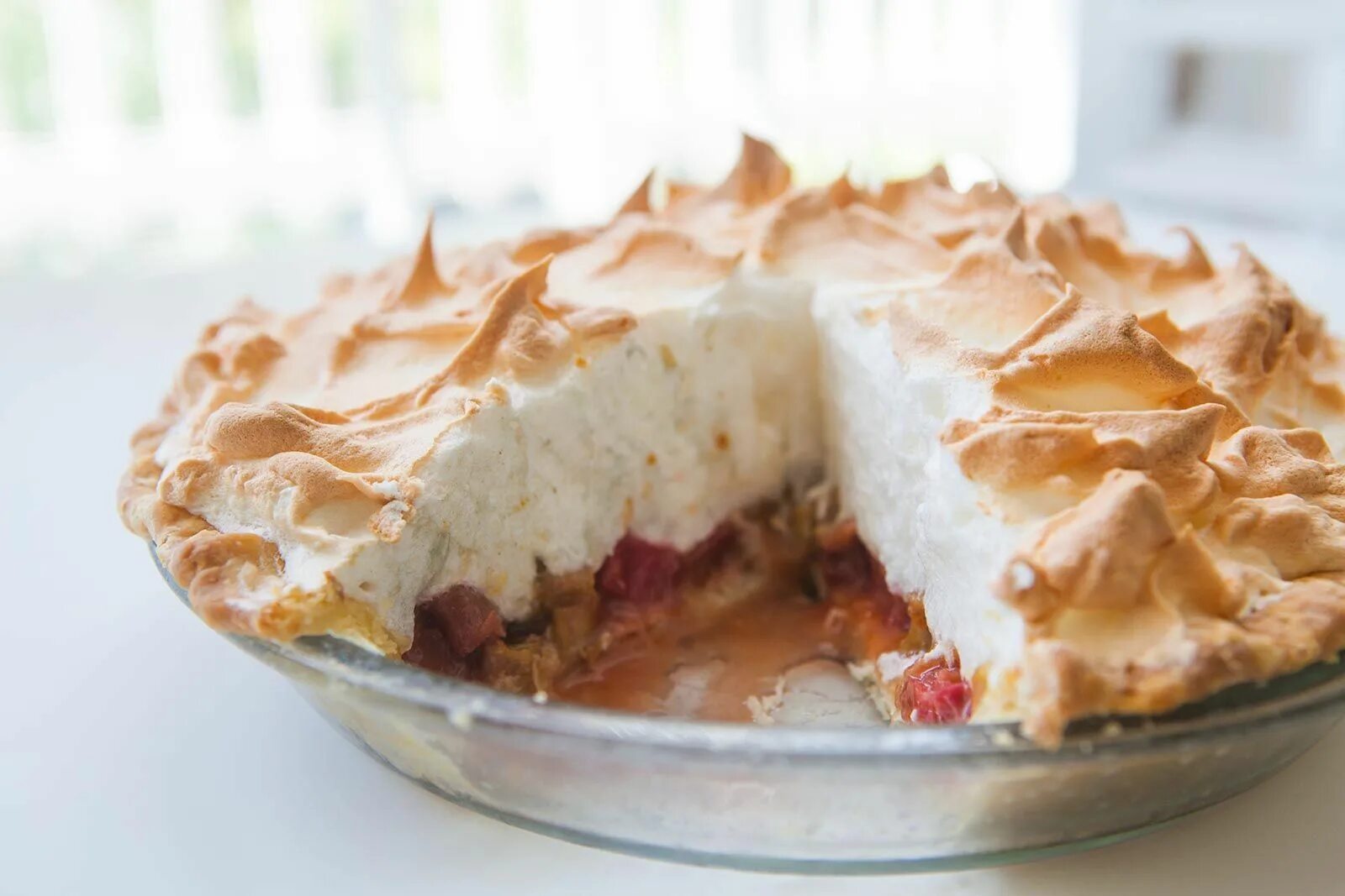 Пирог безе фото Rhubarb Meringue Pie Recipe Rhubarb meringue pie, Meringue pie recipes, Meringue