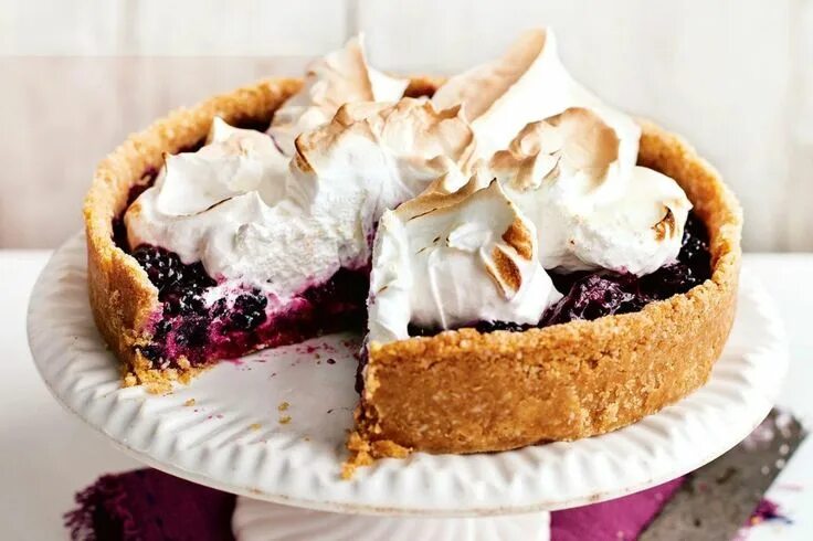 Пирог безе фото Blackberry meringue pie Recipe Blackberry dessert recipes, Meringue pie recipes,