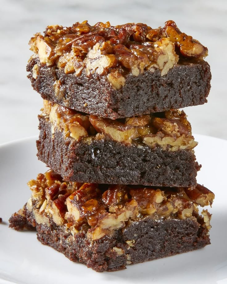 Пирог брауни фото Pecan Pie Brownies Are the Cozy Boxed Mix Hack We're Making All Fall Recipe Peca