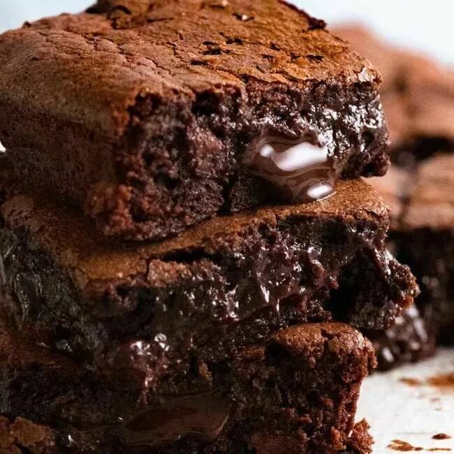 Пирог брауни фото Easy Chocolate Brownies - best ever, super fudgy! Recipe Best brownie recipe, Ch