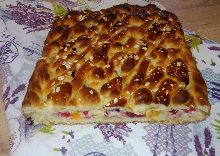 Пирог дрожжевой фото Пирог с творогом, смородиной и абрикосами# чемпионатмира# Россия Рецепт Рецепты 