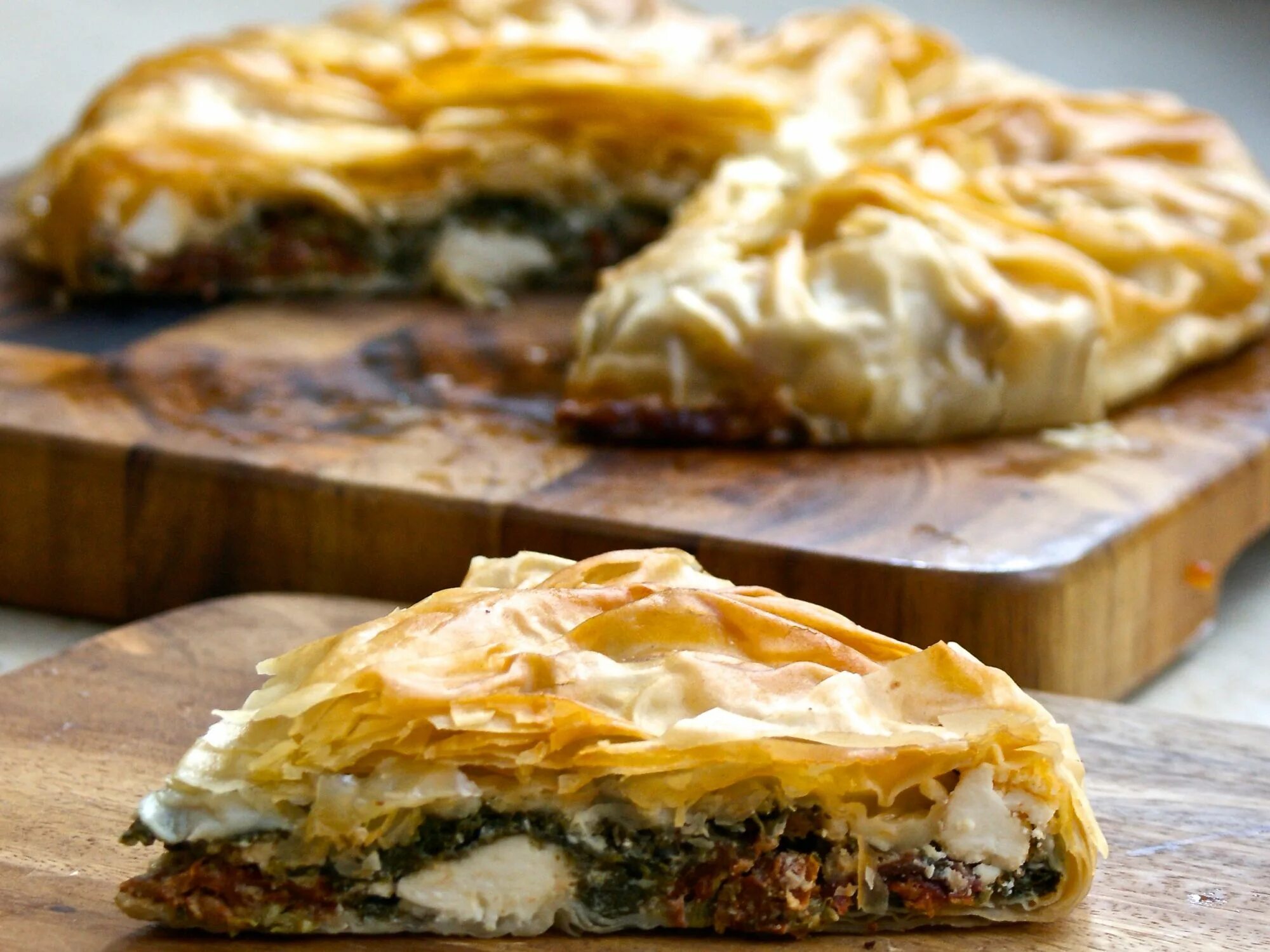 Пирог из фило с фото Spinach, feta and sundried tomato filo pie Bbc good food recipes, Feta, Food