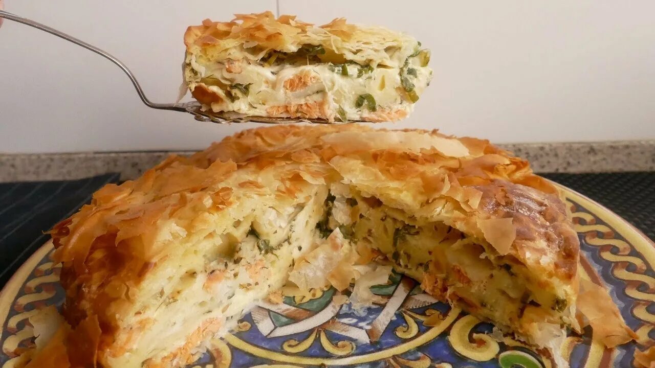 Пирог из фило с фото Рыбный пирог сыром и зеленью из теста фило! Готовится эта вкуснота очень быстро!