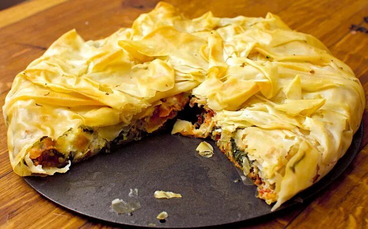 Пирог из фило с фото Easy Veggie Filo Pie Yummy vegetable recipes, Vegetarian wedding food, Easy roas