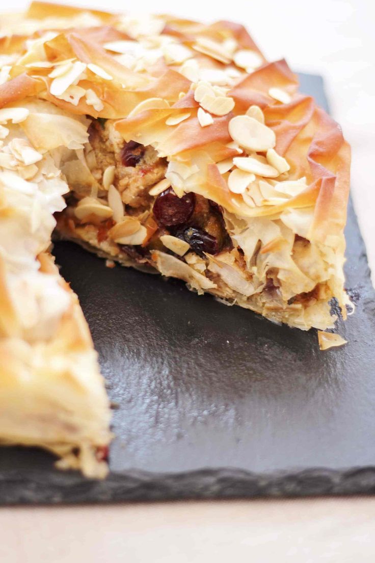 Пирог из фило с фото Moroccan Turkey Filo Pie Recipe Leftovers recipes, Filo, Pastry recipes
