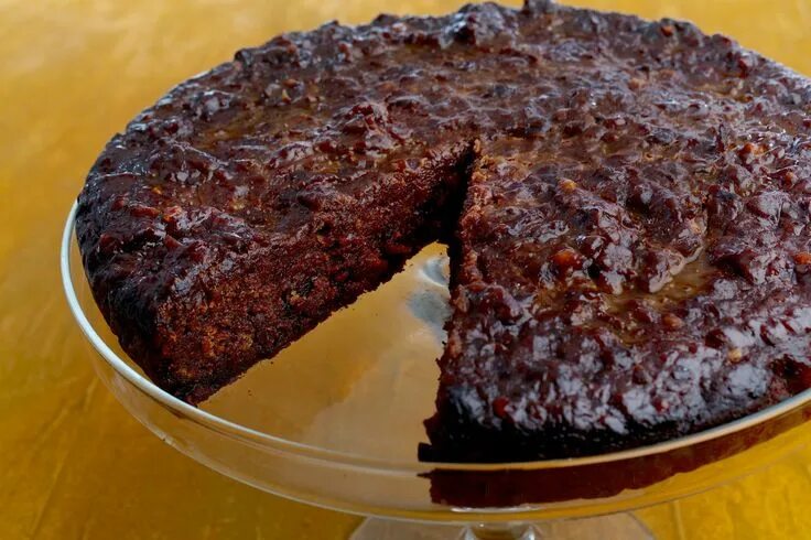 Пирог из паслена черного рецепт с фото Black cake, a Christmas specialty from Trinidad, involves fruit, booze - and tim