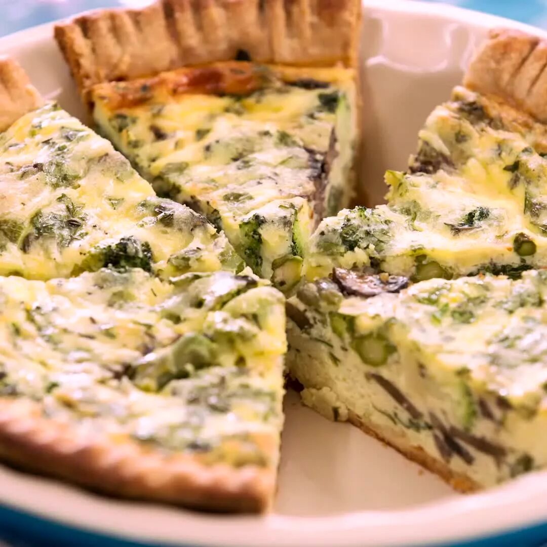 Пирог киш рецепты с фото Tasty on Instagram: "This cast-iron asparagus quiche recipe is a perfectly easy,