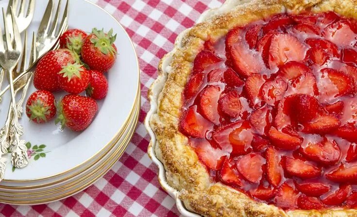 Пирог клубника фото Geleia de brilho: como fazer essa cobertura Strawberry pancakes recipe, Food, Po
