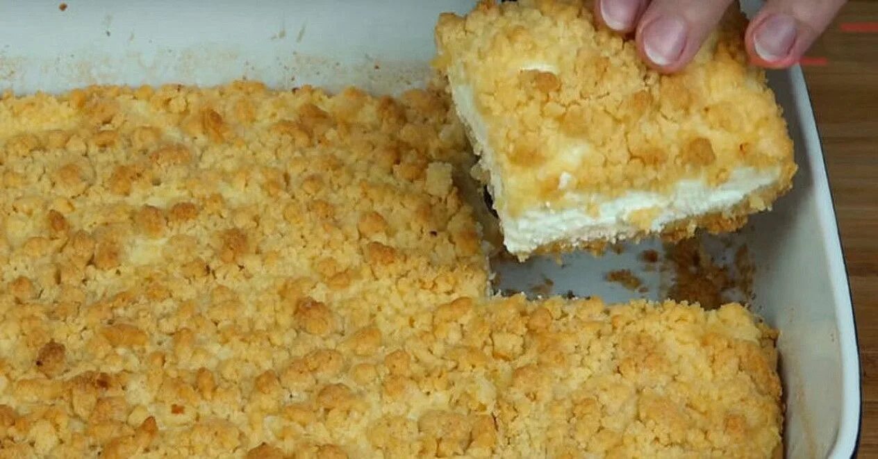 Пирог крошка с творогом фото Skaniausio varškės pyrago receptas: paprasta paruošti! Recipe Food, Cookery, Eth