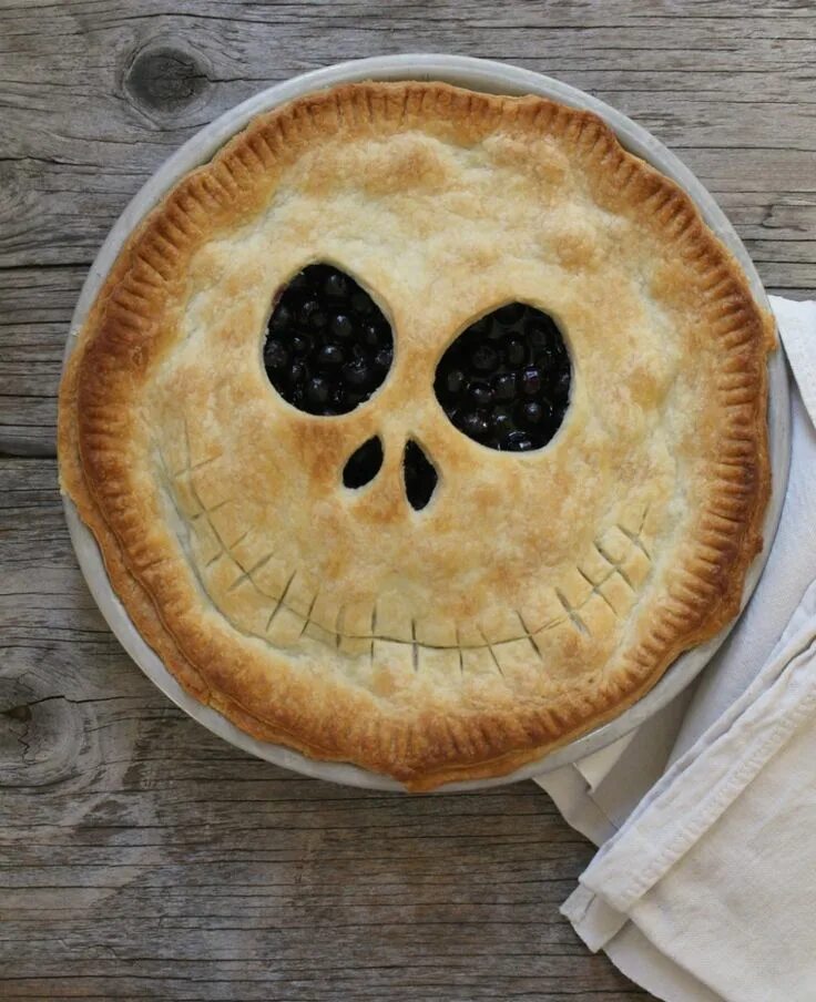 Пирог на хэллоуин фото Blueberry Jack Skellington Pie - Dinner With Julie Recipe Food, Halloween food f