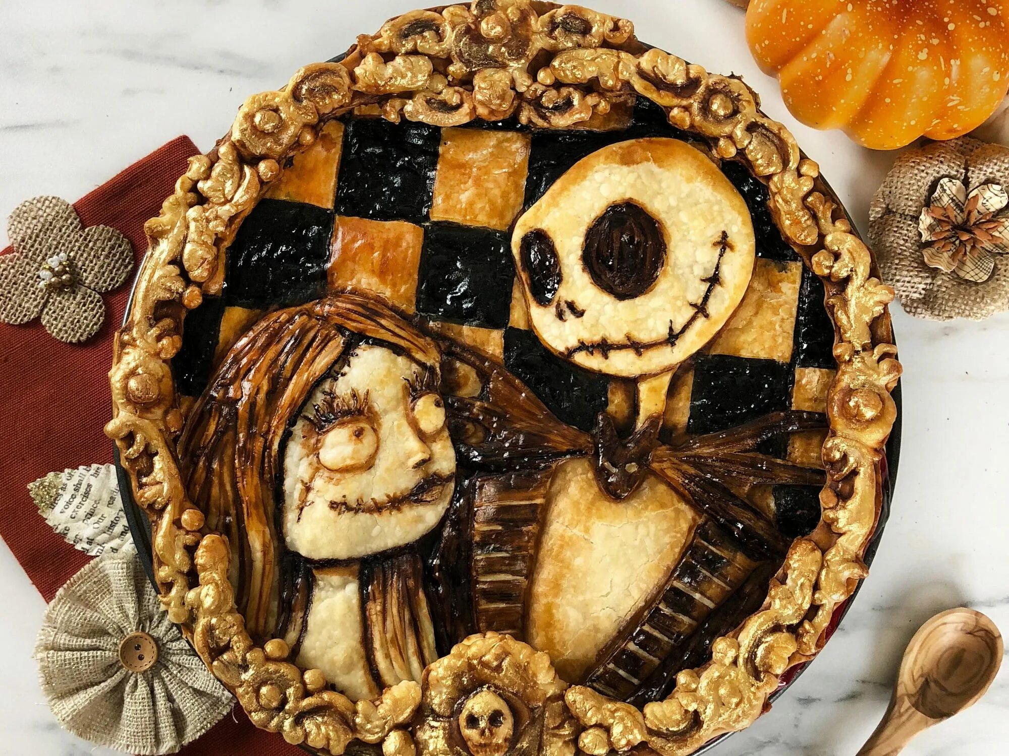 Пирог на хэллоуин фото These Intricate Halloween Pies Are Made by a Self-Taught Baker - Business Inside